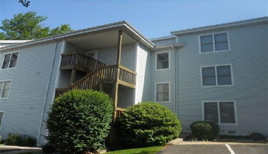 10035 N Turkey Creek R, Syracuse, IN 46567 