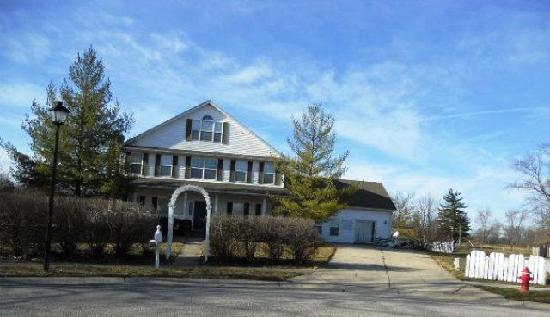 716 South Brune Court, New Palestine, IN 46163 