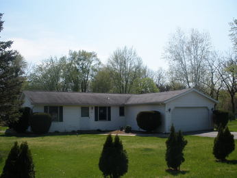 304 Washington St, Howe, IN 46746 