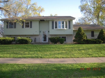 919 W 10th St, Hobart, IN 46342 