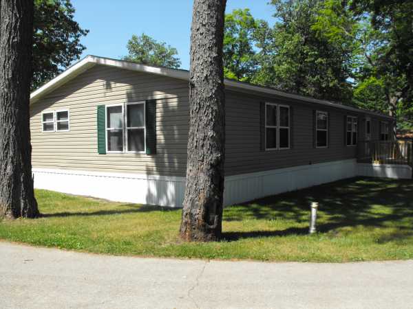 427 Edgewater, Syracuse, IN 46567 