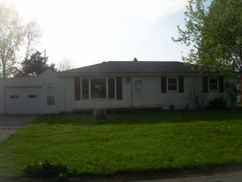 221 S Coventry Dr, Anderson, IN 46012 