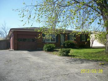 2712 S Bowery St, Columbus, IN 47203 