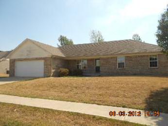 2722 Oak Dr, Clayton, IN 46118 
