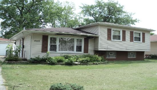 8029 Duluth St, Highland, IN 46322 