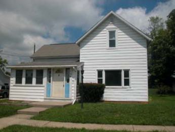 104 W North St, Claypool, IN 46510 