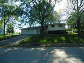 106 S. Dewey St., Auburn, IN 46706 