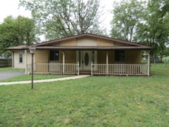 207 N Redwood Ln, Muncie, IN 47304 