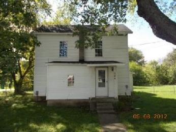 586 South Clifton St, Andrews, IN 46702 
