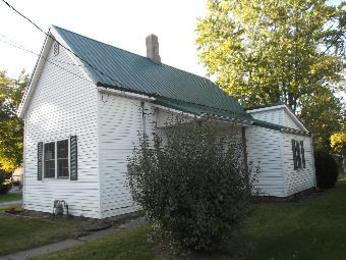 914 W 1st St, Rushville, IN 46173 