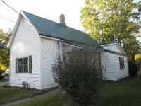 914 W 1st St, Rushville, IN 46173 