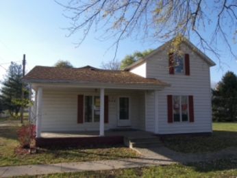 204 S Walnut St, Mentone, IN 46539 