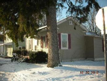 107 N Thompson St, Bourbon, IN 46504 