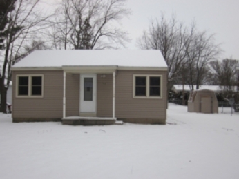 308 W. Daumer Rd, Kouts, IN 43647 
