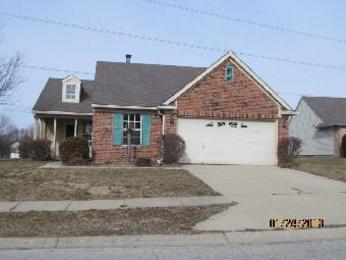 1582 Lake Point Ln N, Greenwood, IN 46142 