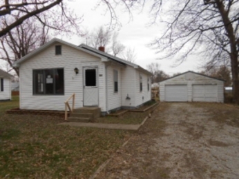 213 E Adams Ave, Chandler, IN 47610 