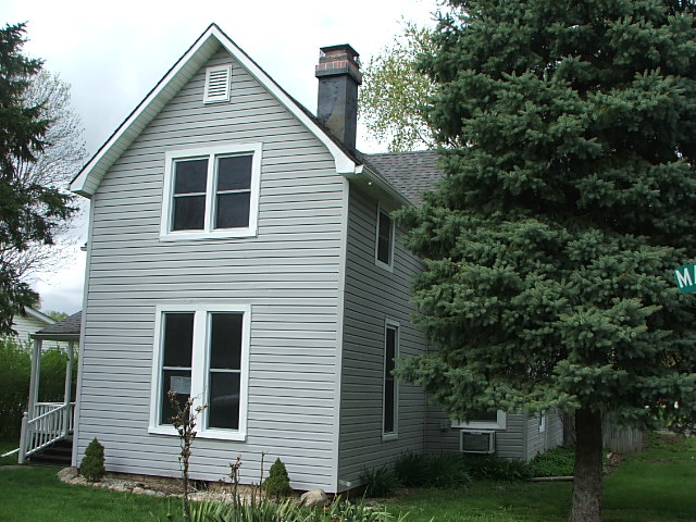 206 E. Main St, Fairland, IN 46126 