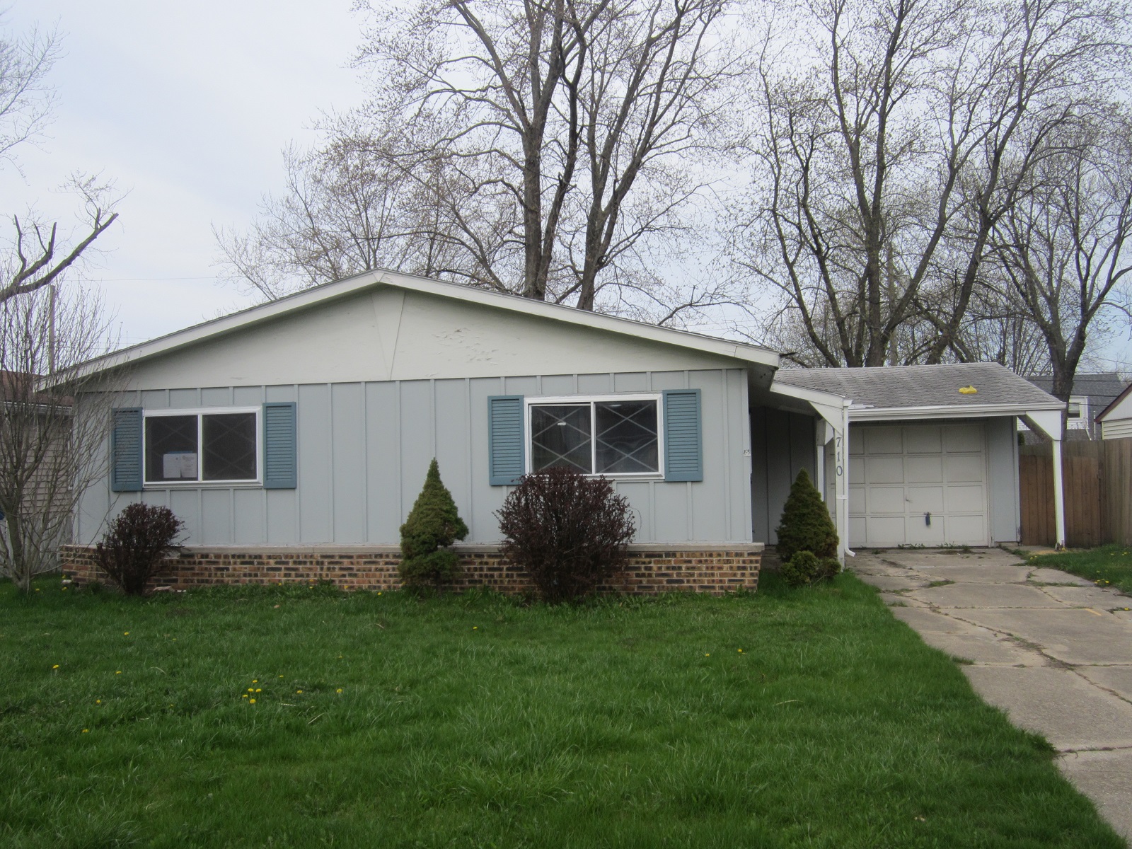 710 N Arbogast St, Griffith, IN 46319 