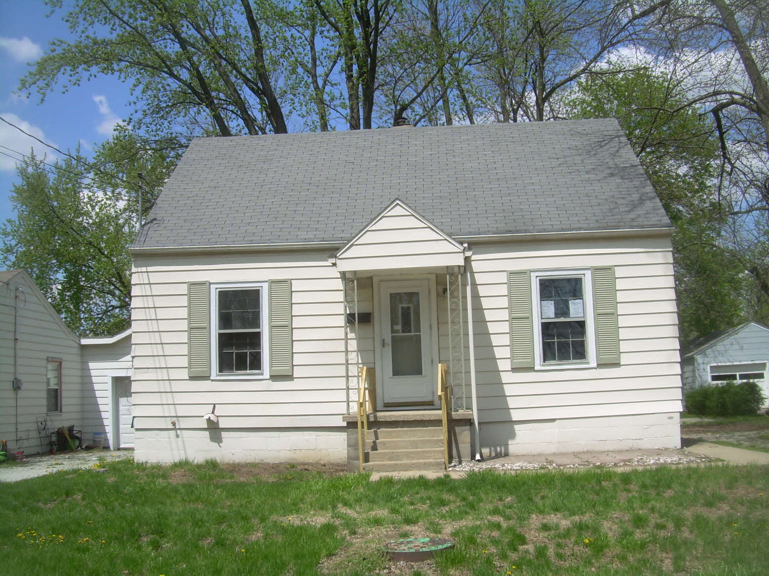 2218 E 5th St, Anderson, IN 46012 