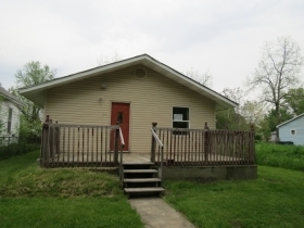 912 W 11th St, Muncie, IN 47302 