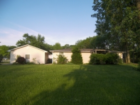 2551 E Sandy Dr, Warsaw, IN 46580 