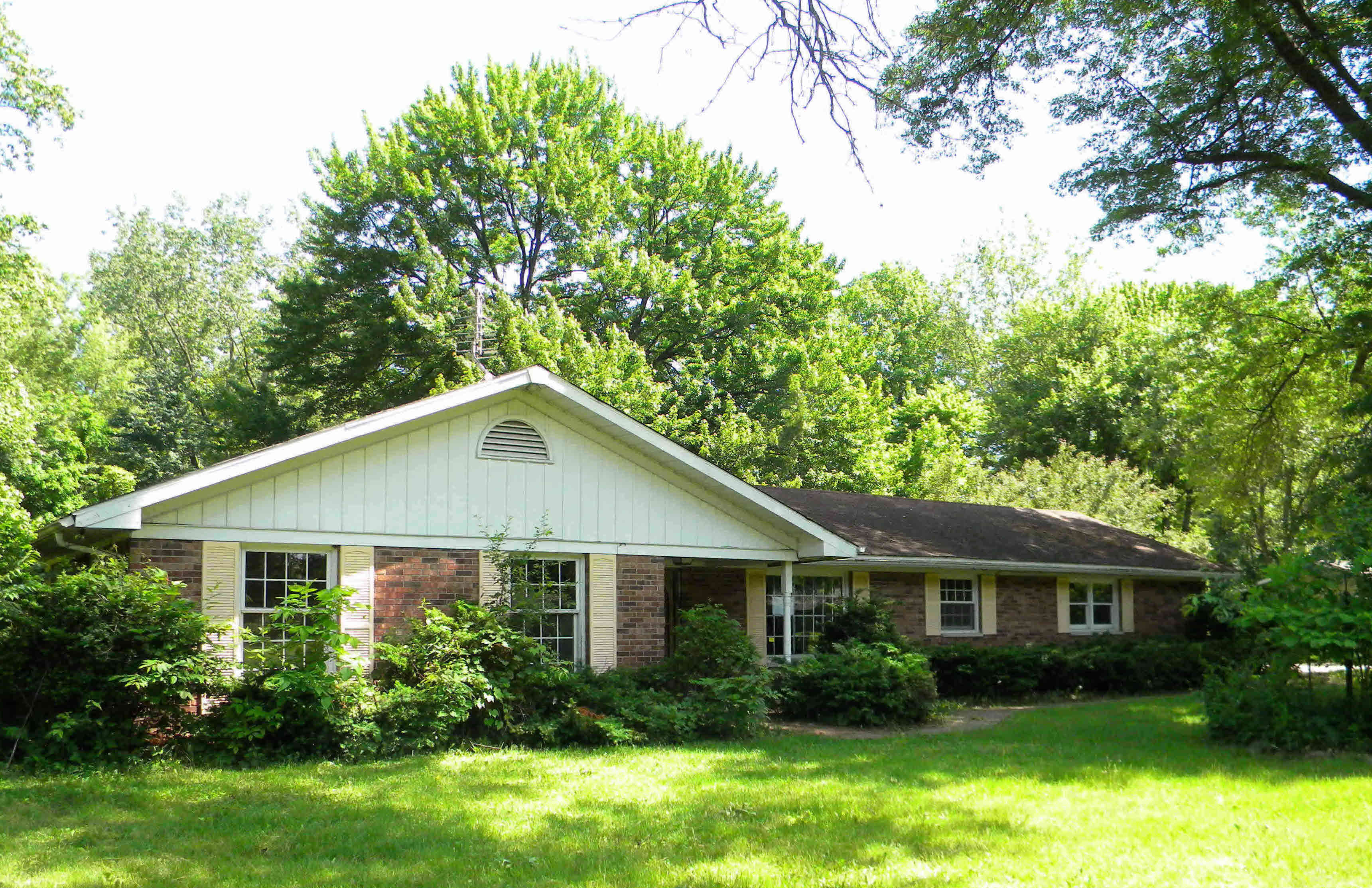 20695 Louise Ln, South Bend, IN 46614 