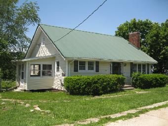 3 Pleasant St, Scotland, IN 47457 