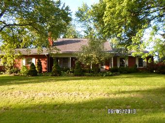401 Woodland Ave, Kouts, IN 46347 
