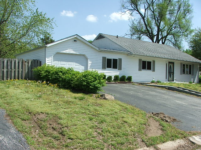 6749 N. Sprucewood St., Terre Haute, IN 47805 