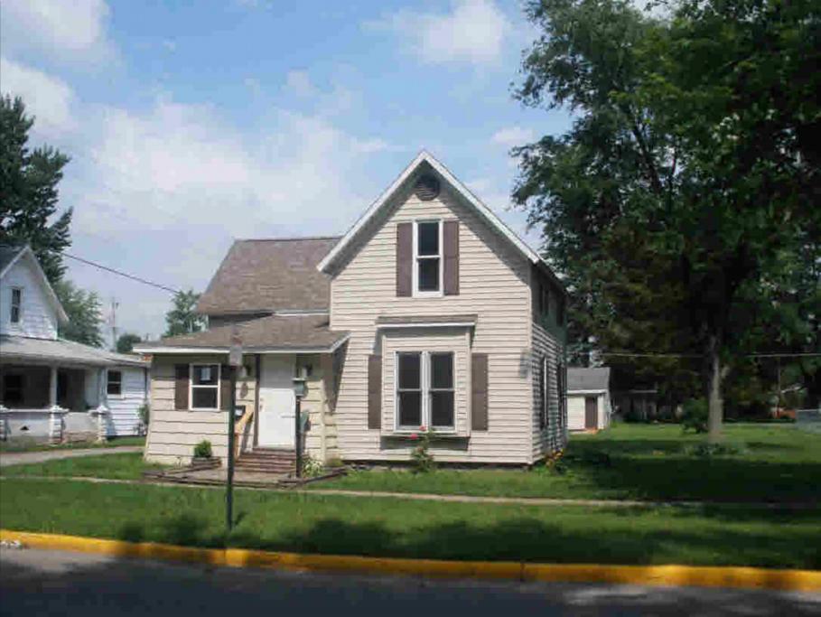 204 N Main St, Syracuse, IN 46567 