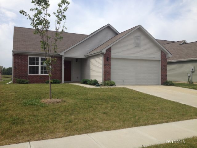 3301 Enclave Cross, Greenwood, IN 46143 