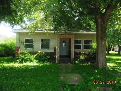 704 Collins St N, Winslow, IN 47598 