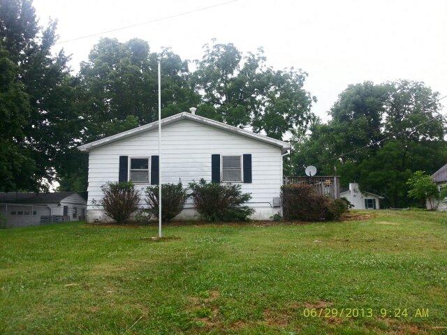 48 N St, Charlottesville, IN 46117 