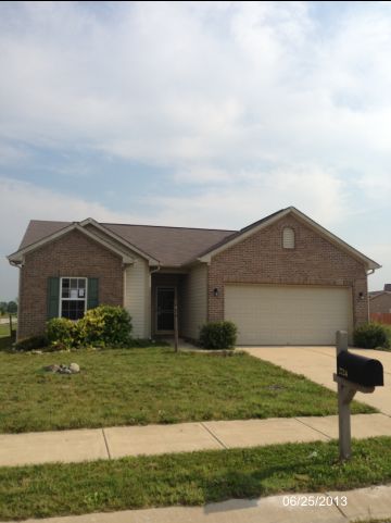 2724 Winding Creek Ln, Greenfield, IN 46140 