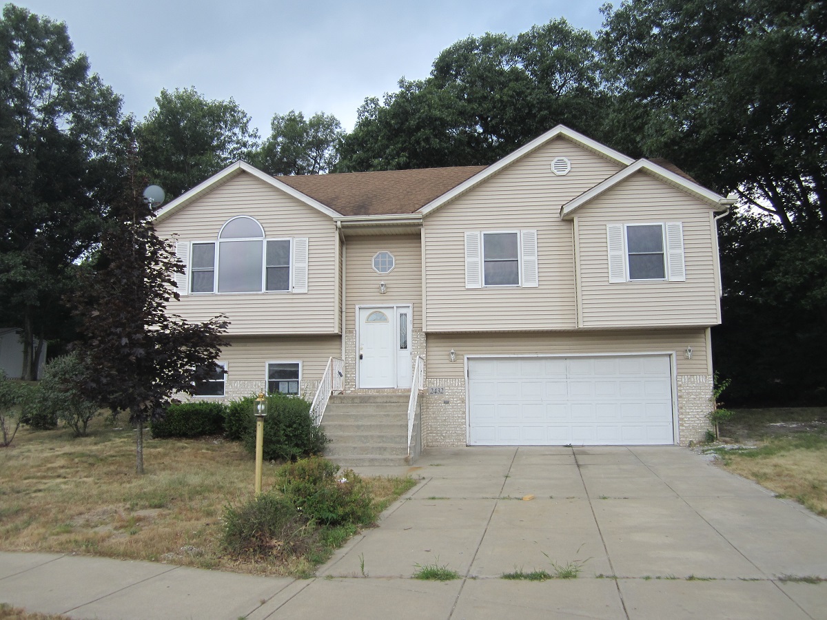 2432 Sea Horse St, Portage, IN 46368 