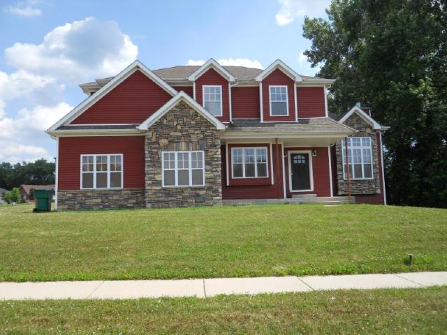 218 Golden Eagle Dr, Valparaiso, IN 46385 