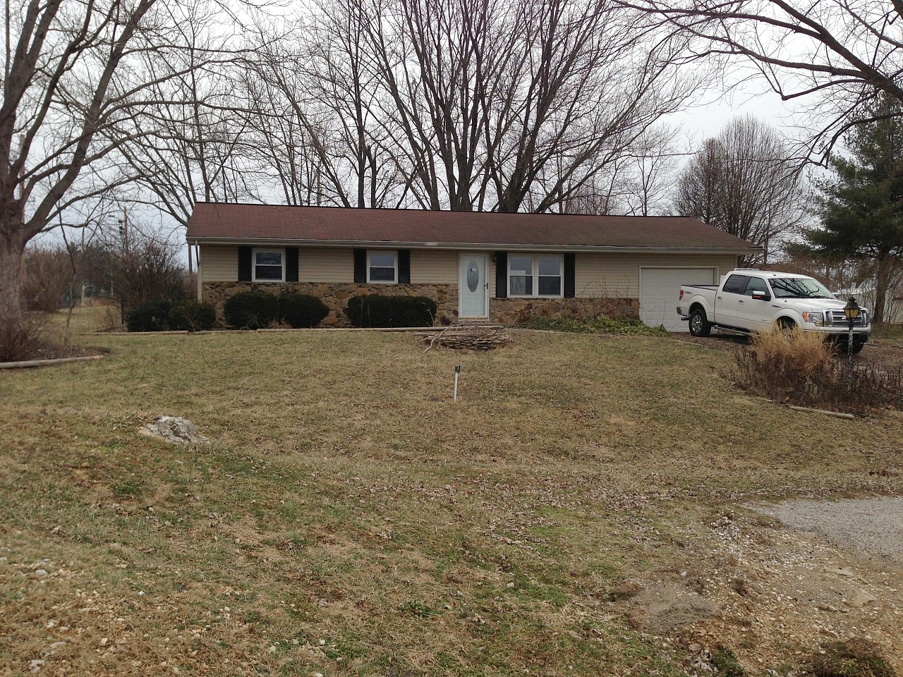 Leatherwood Cir, Bedford, IN 47421 