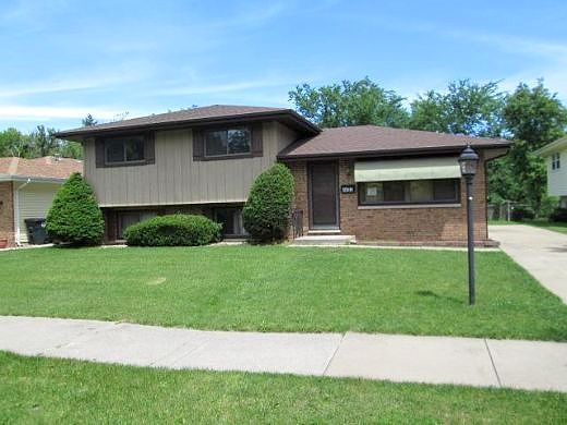 14Th Ln, Hobart, IN 46342 