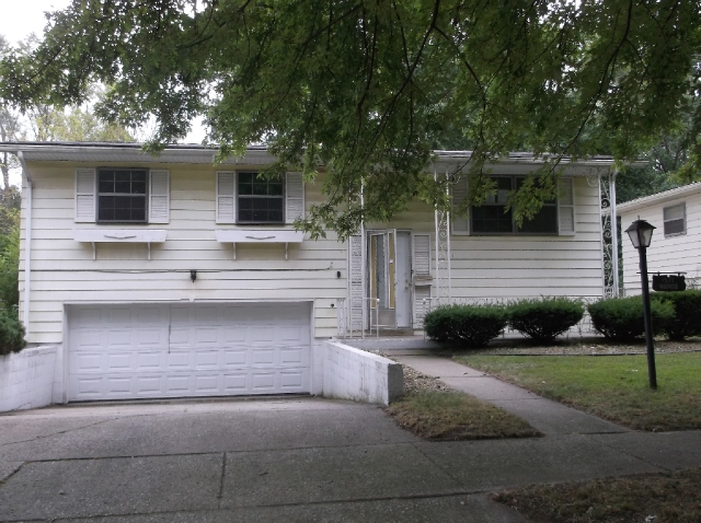 1571 Whitcomb St, Gary, IN 46404 