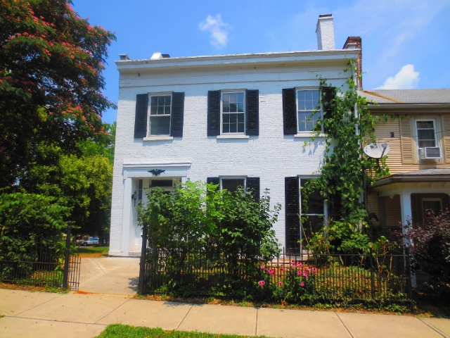 122 5th St, Aurora, IN 47001 