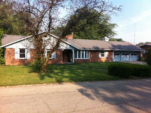 1015 Fieldcrest Ln, Anderson, IN 46016 