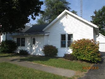 303 N Franklin St, Mentone, IN 46539 