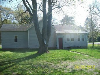 701 N Main St, Kouts, IN 46347 