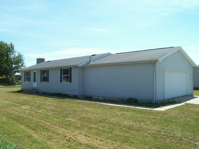 1964 N Brook Blvd, Warsaw, IN 46582 