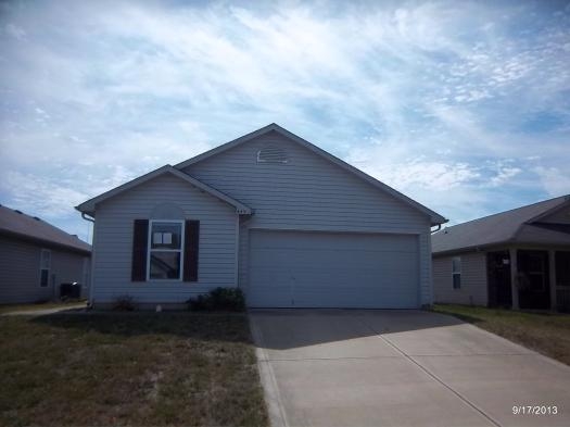 643 Cloverfield Ln, Greenwood, IN 46143 