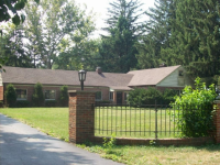 27 W Roberts Rd, Indianapolis, IN 46217 