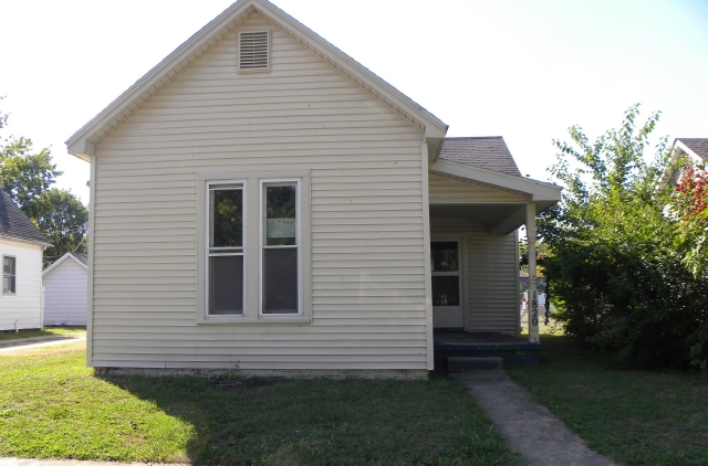 1820 Newton St, Columbus, IN 47201 