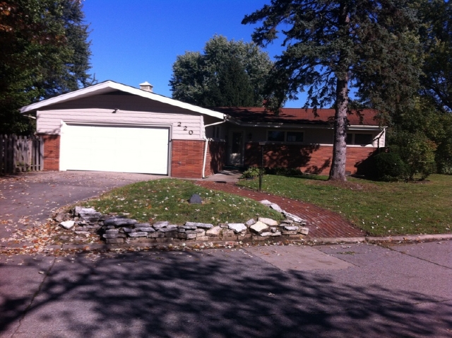 220 Millcreek Dr, Anderson, IN 46017 