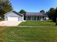 121 E 7th St, Matthews, IN 46957 