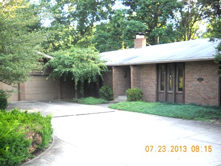 8657 N whispering Woods Place, West Terre Haute, IN 47885 